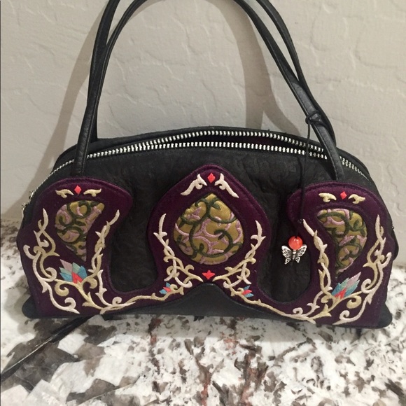 Beautiful embroidered handbag - Picture 1 of 3
